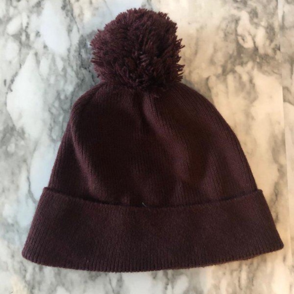 Aritzia TNA burgundy winter beanie/hat